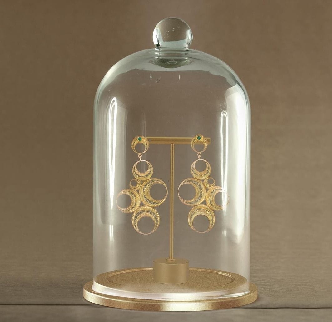 Made in filigree technique and 970 sterling silver with 24k gold plated; decorated with 2.5mm cut emerald