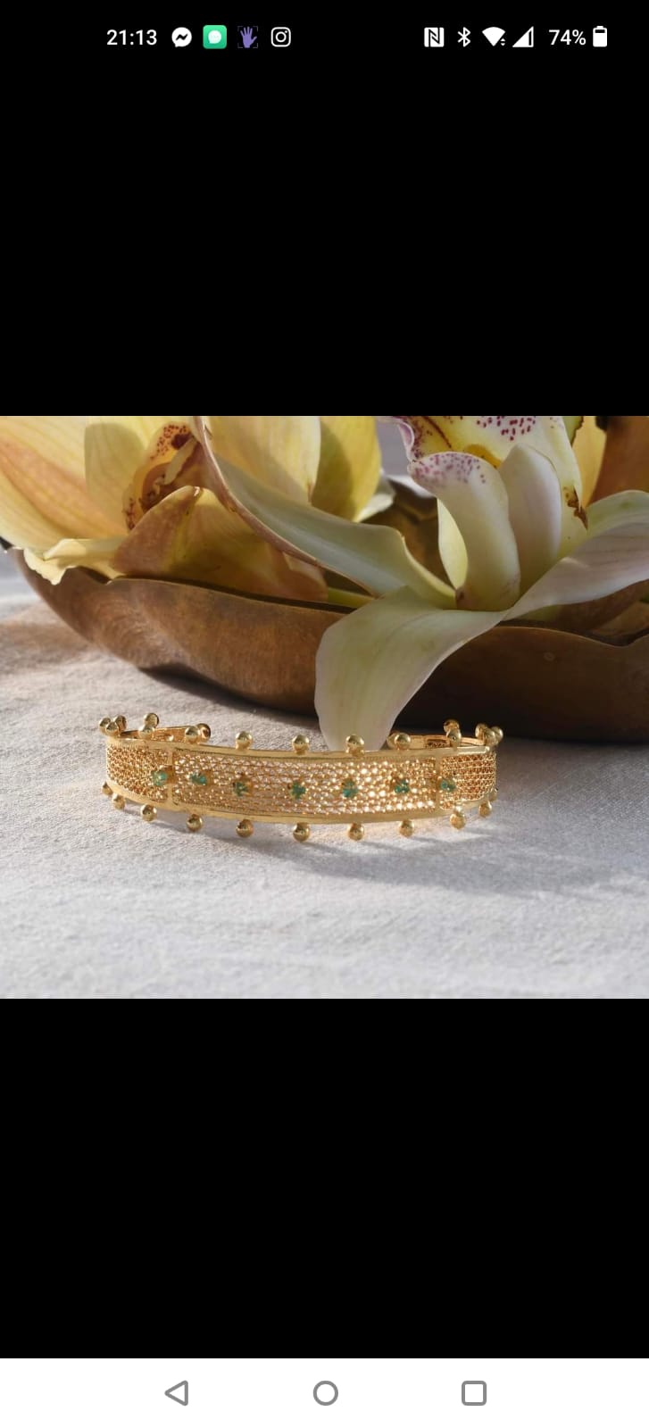 Handmade in 970 sterling silver, using filigree technique and gold plated with 24k gold. Colombian emeralds